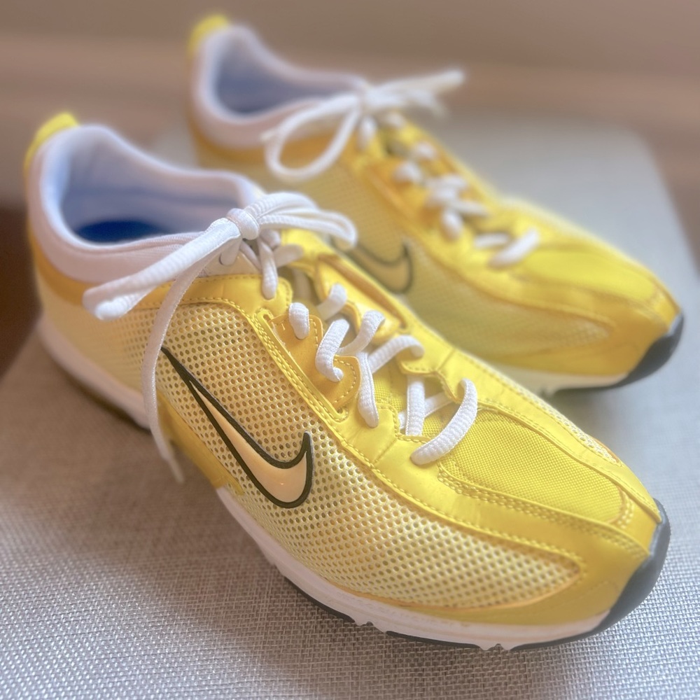 Nike Zoom Women’s Yellow Shoes Size 7.5